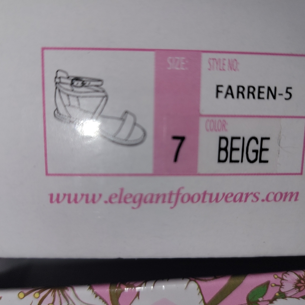 Sandals beige size 7.